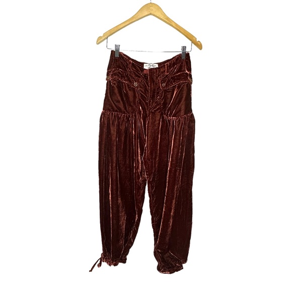 Last Chance NWOT Free People Lotus Crushed Velvet Balloon Pants in Rusty Wine 25 - Picture 4 of 16